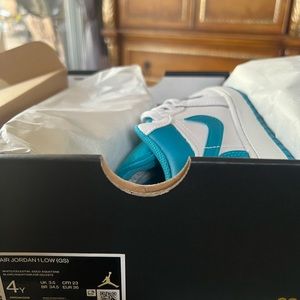 Air Jordan ones low GS